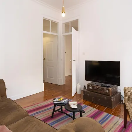Daire Comfortable With Terrace Near Marques De Pombal, - Ttl317