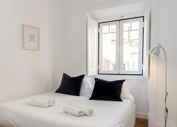 Comfortable With Terrace Near Marques De Pombal, - Ttl317