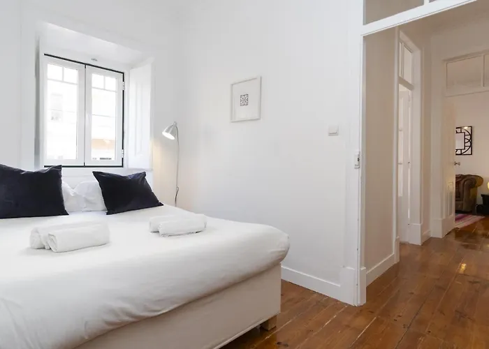 شقة Comfortable With Terrace Near Marques De Pombal, - Ttl317